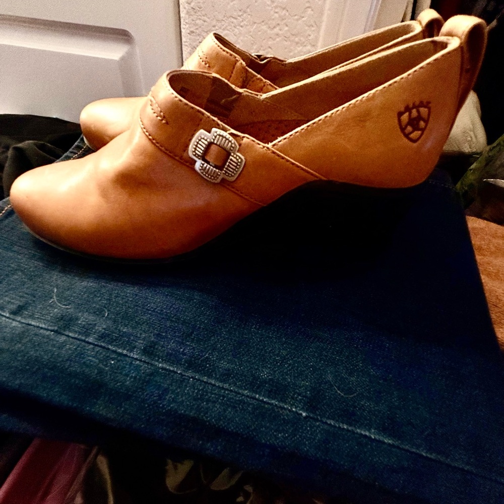 Ariat Leather Slip-On Shoes
Women’s size 9